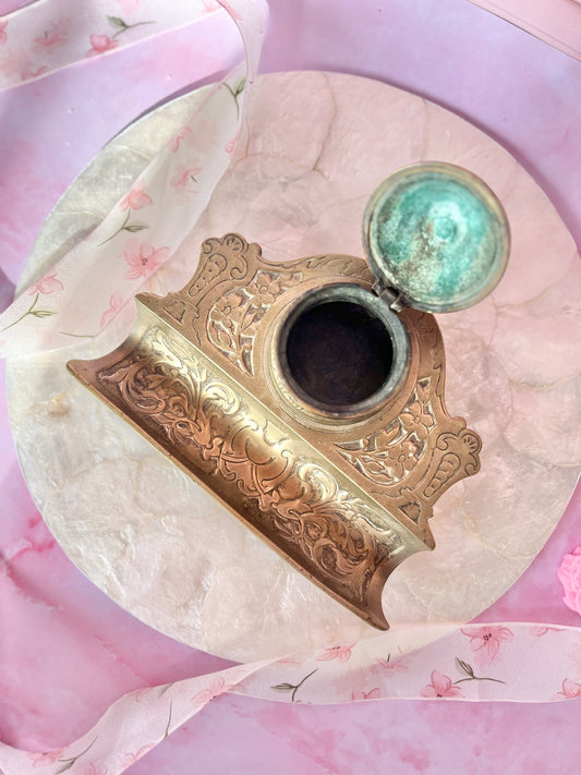 Encrier en laiton doré