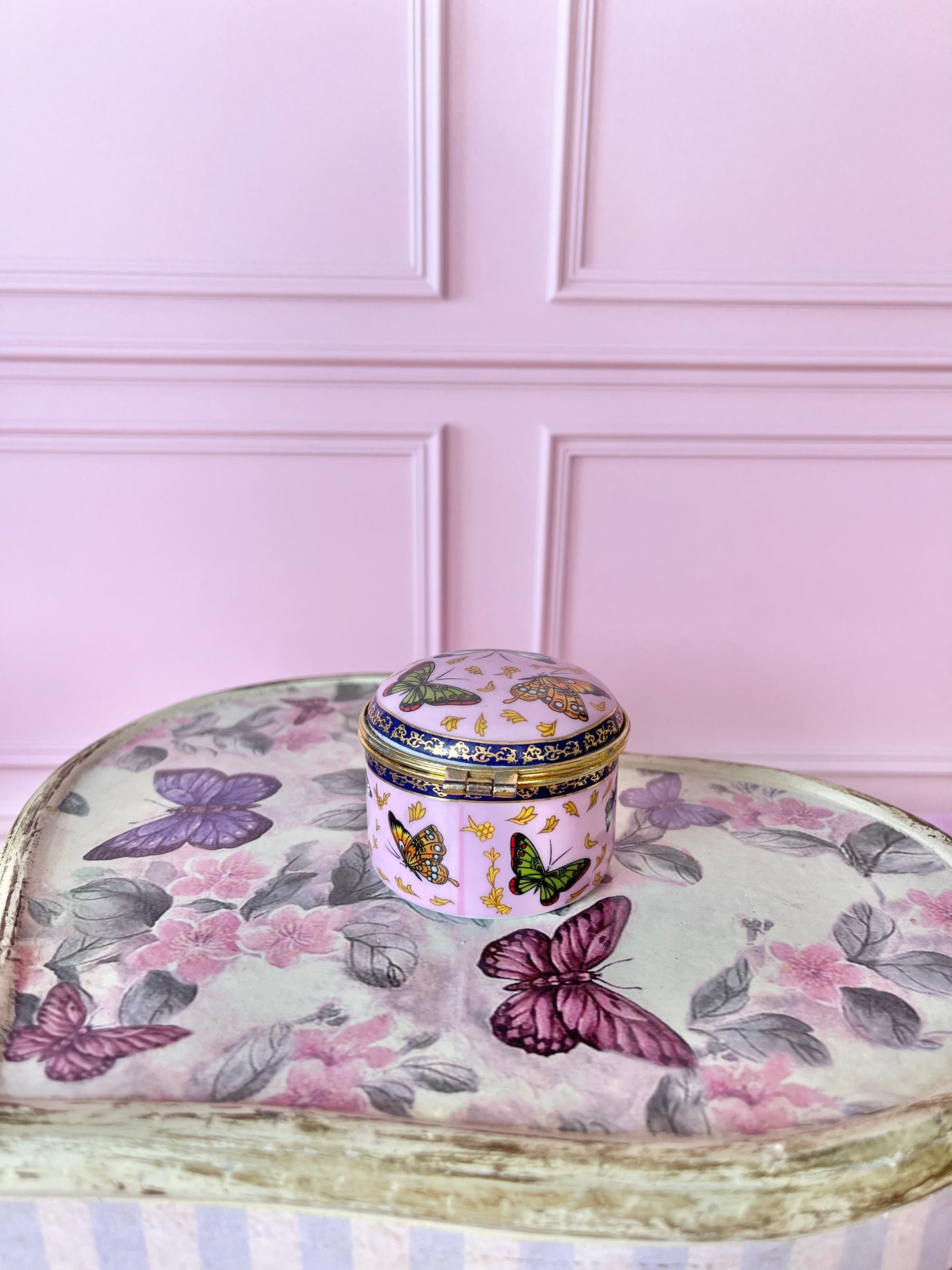 Boîte en porcelaine papillons rose