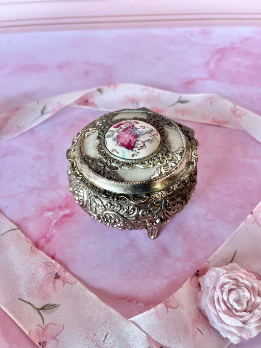 Boîte à bijoux romantique