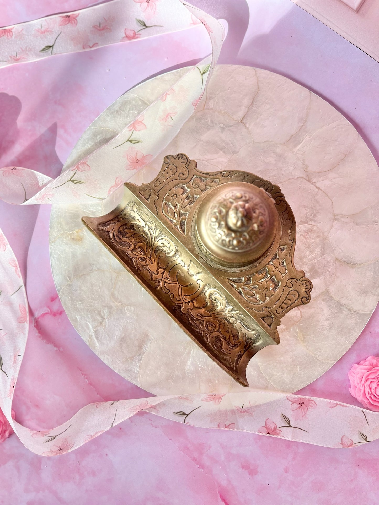 Encrier en laiton doré