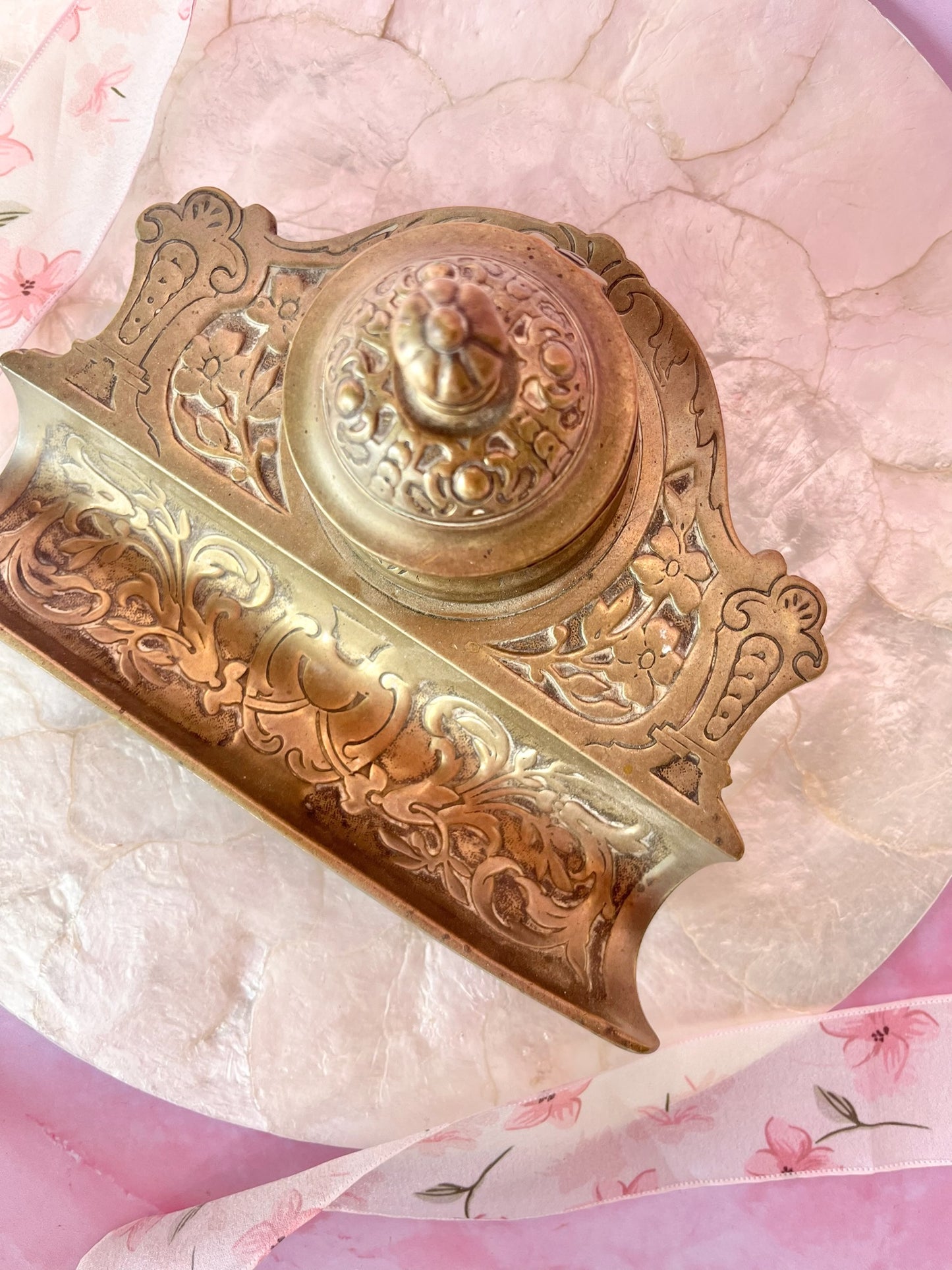 Encrier en laiton doré