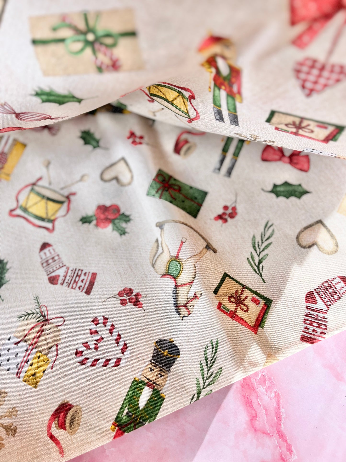 Tissu nappe Casse-Noisette