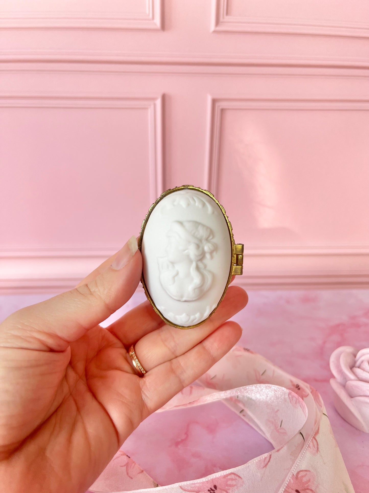 Pilulier camée ovale